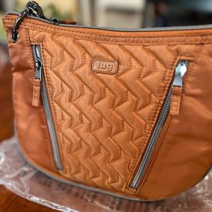 Lug crossbody